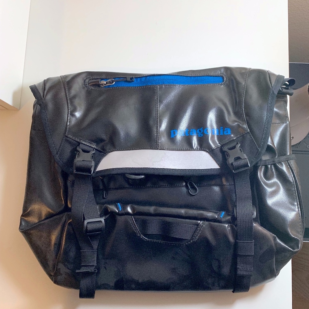 Patagonia Black Hole Mini Messenger Bag